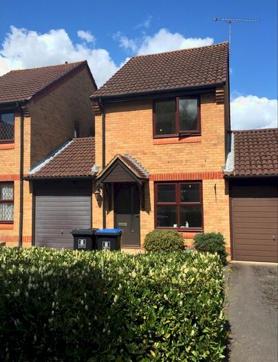 2 Bedroom Link Detached House To Rent In Badgers Close, Woking GU21