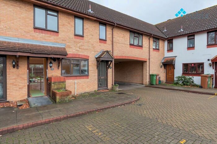 2 Bedroom Terraced House To Rent In Boscombe Road, Worcester Park, Surrey, KT4