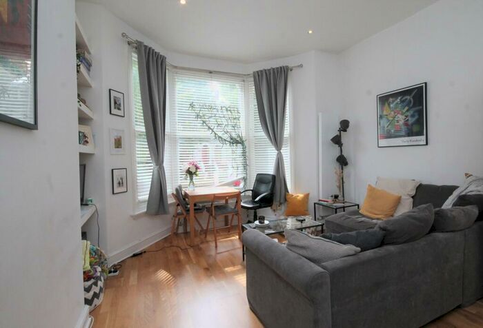 2 Bedroom Flat To Rent In Hartham Road, Islington, N7