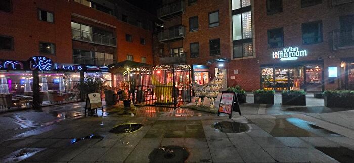 2 Bedroom Flat To Rent In Manhattan Place, Duke Street, L1