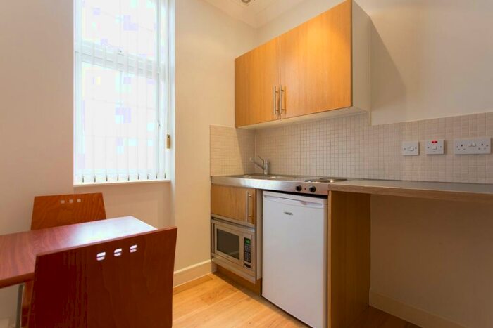 Apartment To Rent In Golders Way, Golders Green, NW11