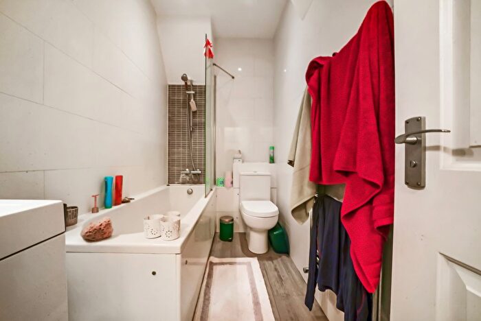 2 Bedroom Flat To Rent In Avenue Mews, Muswell Hill, N10