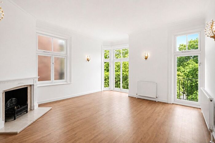 2 Bedroom Flat To Rent In Park Close, London, SW1X