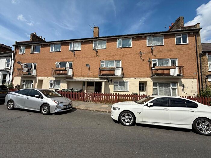 3 Bedroom Flat To Rent In Merritt Road, Brockley, SE4