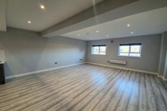 2 Bedroom Flat To Rent In 105 Cuthbert Bank Road, Sheffield S6