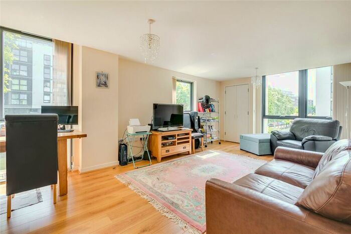 2 Bedroom Flat To Rent In Canalside Square, Islington, N1