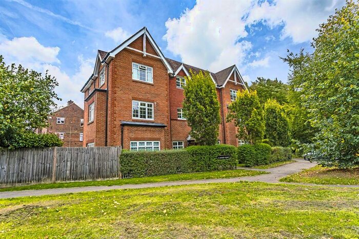 1 Bedroom Flat To Rent In Chipstead Road, Banstead, SM7