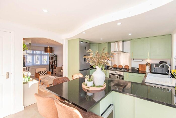 3 Bedroom Semi Detached House For Sale In Rhodesia Road, Chesterfield, S40