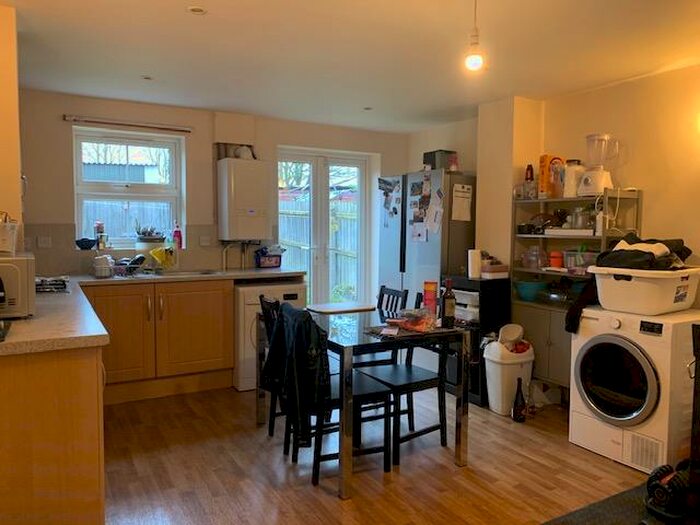 2 Bedroom House To Rent In High Street, Ruskington, NG34