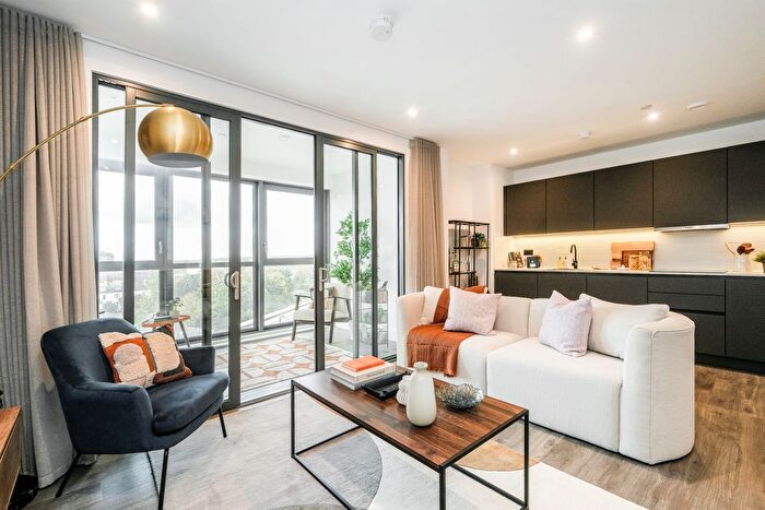 2 Bedroom Flat For Sale In Poplar Walk, Croydon, CR0