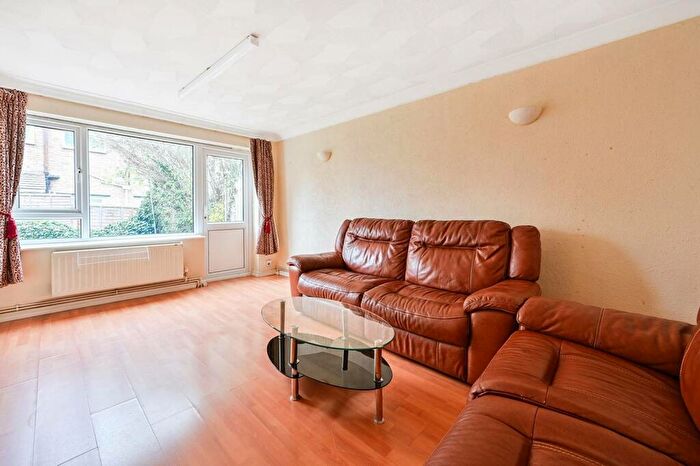 2 Bedroom Maisonette To Rent In Malden Road, New Malden, KT3