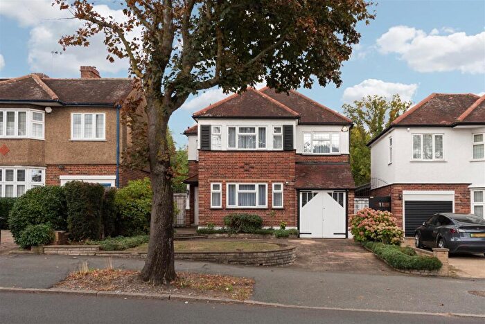 3 Bedroom Detached House For Sale In Osidge Lane, London, N14