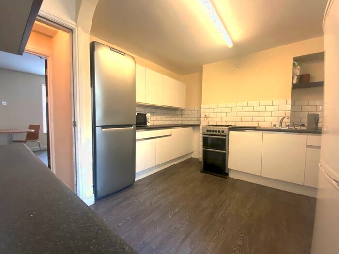 5 Bedroom House To Rent In St Helens Avenue, Brynmill, Swansea, SA1