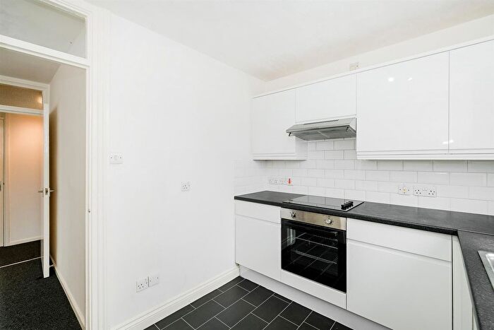 2 Bedroom Flat For Sale In Marlborough Road, Chingford, E4