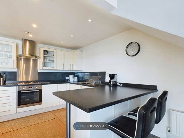 2 Bedroom Flat To Rent In Torquay, Torquay, TQ1