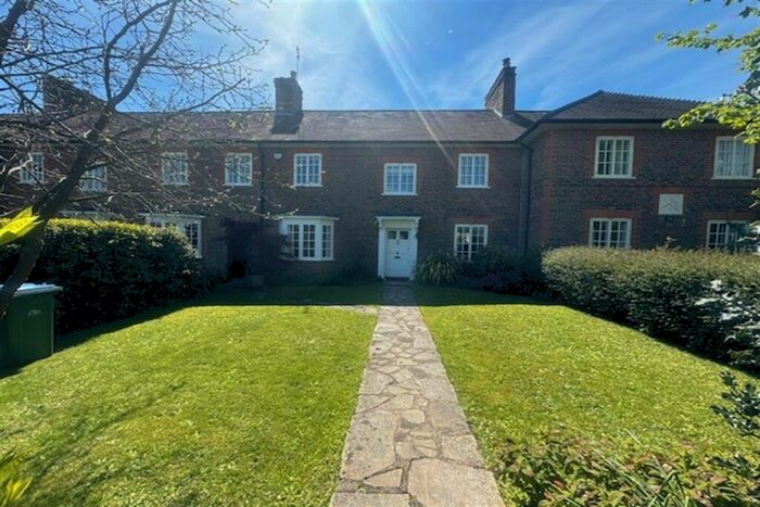 4 Bedroom House To Rent In Highfield Lane, SO17