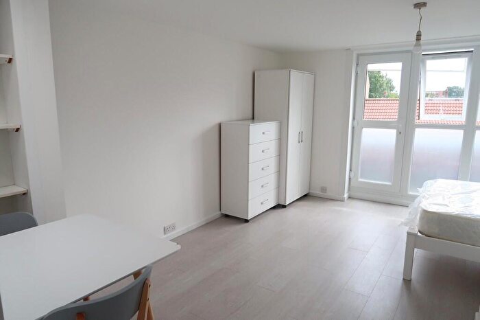Apartment To Rent In High Road, London, N15