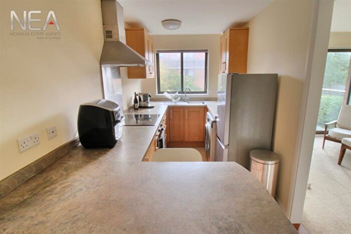 2 Bedroom Flat To Rent In Cardinal Close, Caversham, Reading, RG4