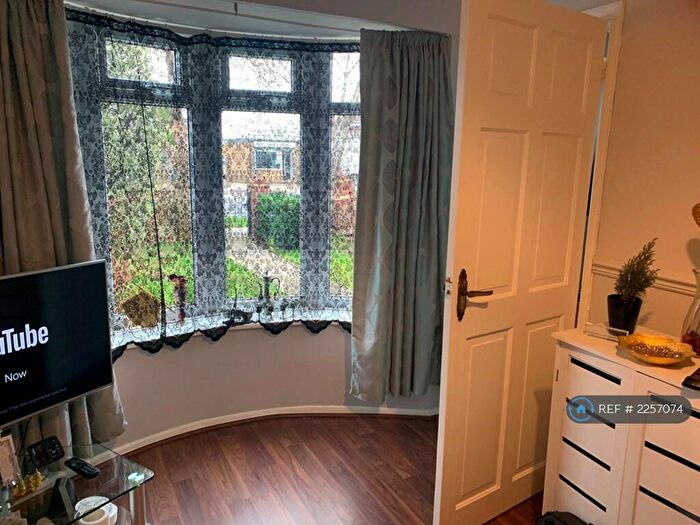 1 Bedroom Maisonette To Rent In Warden Avenue, Rayners Lane, HA2