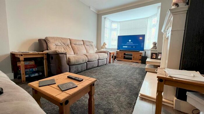 4 Bedroom Semi-Detached House To Rent In Allington Drive, Strood, Rochester, ME2