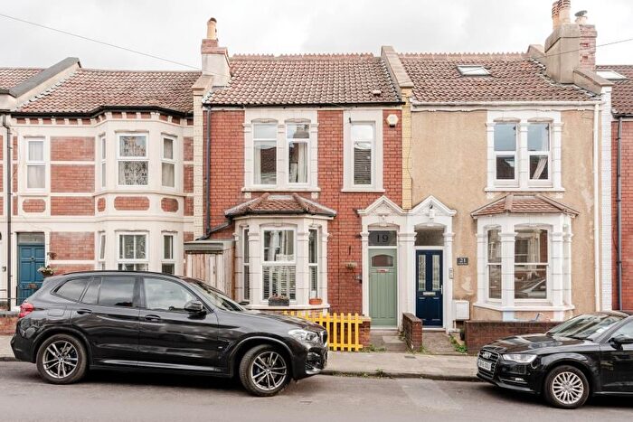 2 Bedroom Property To Rent In Dunkerry Road, Bedminster, Bristol, BS3