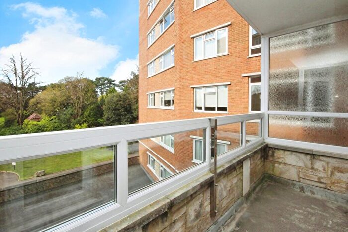 2 Bedroom Apartment For Sale In West Cliff Road, West Cliff, BH4