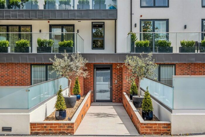 3 Bedroom Flat To Rent In The Luxley, Golders Green, NW11