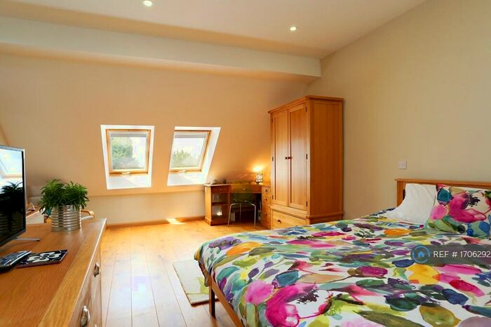 3 Bedroom Semi-Detached House To Rent In The Mews, Wells, BA5