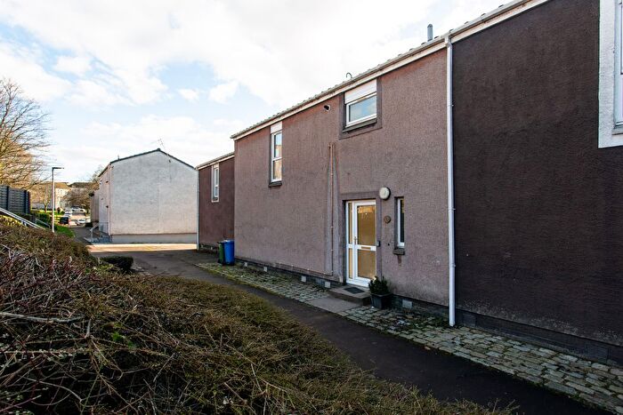 3 Bedroom Villa For Sale In Buckie, Erskine, PA8