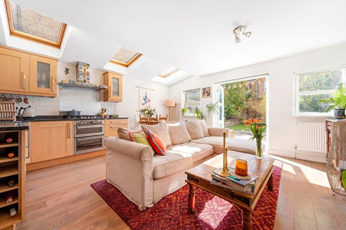 2 Bedroom Flat For Sale In Arodene Road, SW2