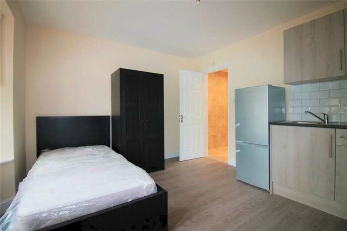 1 Bedroom Studio Flat To Rent In Costons Lane, Greenford UB6