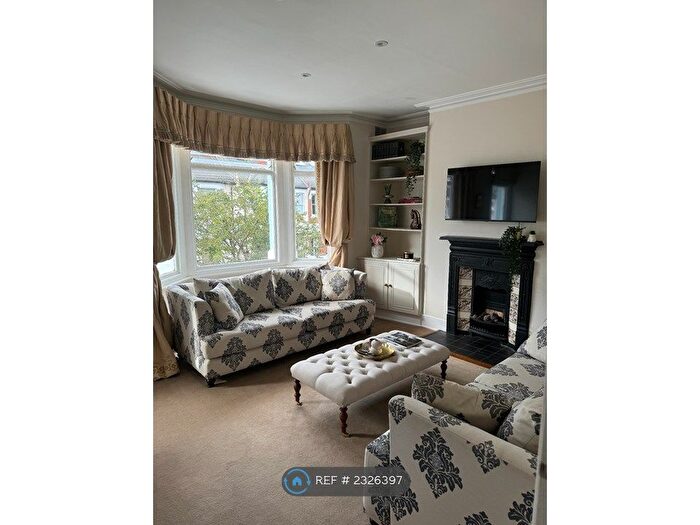 3 Bedroom Flat To Rent In Inglethorpe Street, Fulham, SW6