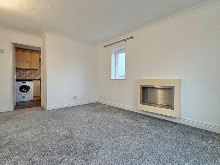 2 Bedroom Flat To Rent In Farnley View, Drighlington, Bradford, BD11