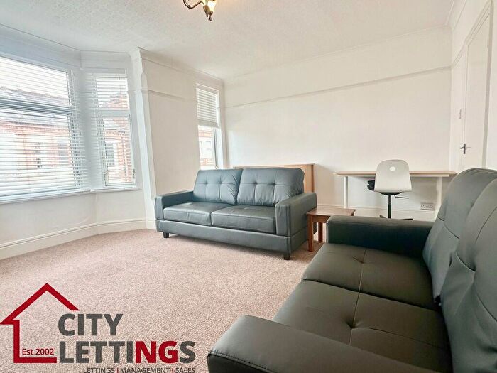 2 Bedroom Flat To Rent In Dunlop Avenue, Nottingham, NG7