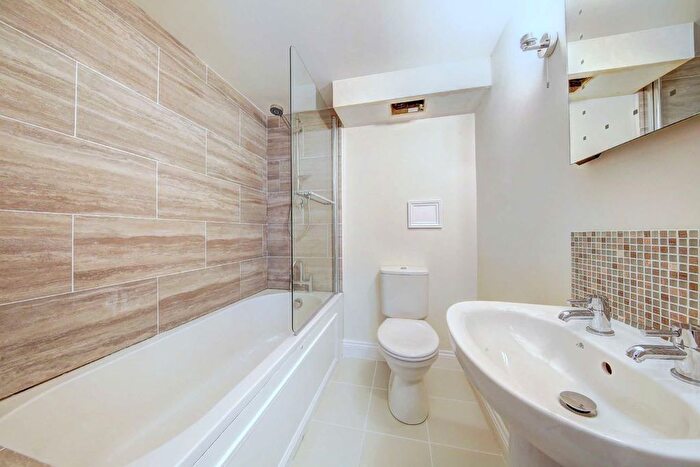 2 Bedroom Flat To Rent In Augustus Road, Wimbledon, SW19
