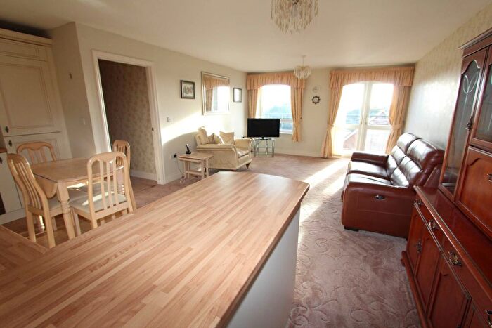 1 Bedroom Flat For Sale In Hart Road, Thundersley, SS7