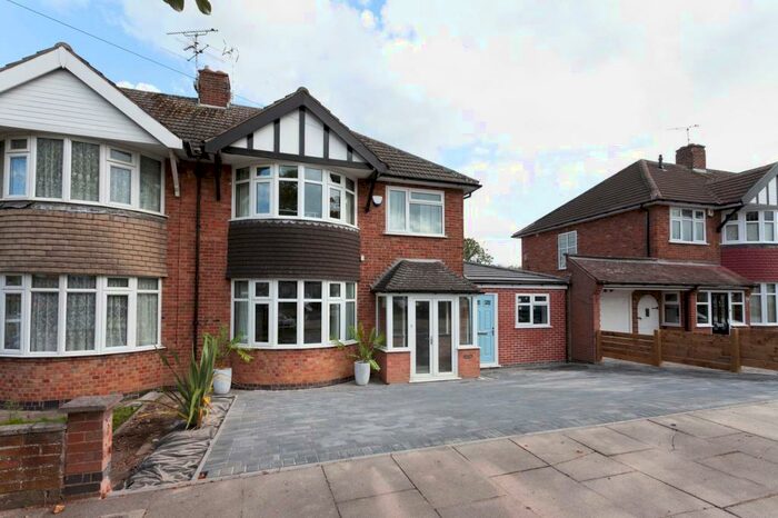 Studio To Rent In Downing Drive, Leicester, LE5