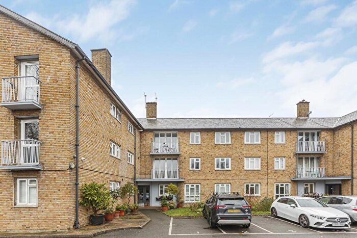 3 Bedroom Apartment For Sale In The Spinney, Castelnau, Barnes, SW13