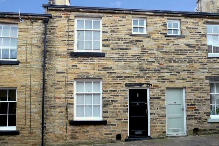 2 Bedroom Property To Rent In Helen Street, Saltaire, West Yorkshire, BD18