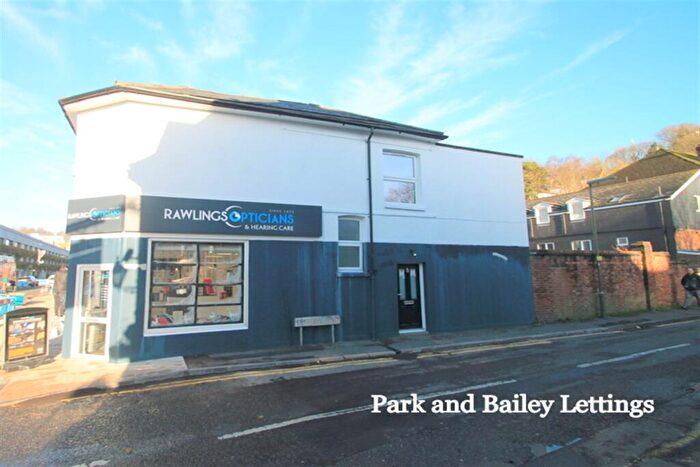 1 Bedroom Flat To Rent In Bedroom First Floor Flat In Caterham Valley, CR3