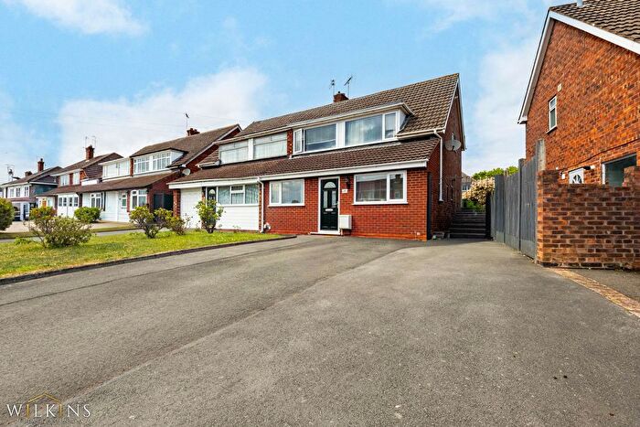 3 Bedroom Semi Detached House For Sale In Sherbourne Avenue, Nuneaton, Warwickshire, CV10