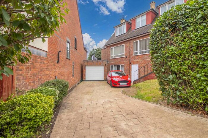 4 Bedroom Detached House To Rent In Park Road, Hemel Hempstead, HP1