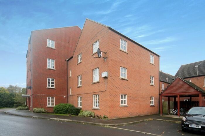 2 Bedroom Flat To Rent In Massingham Park, Taunton, TA2