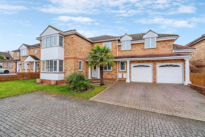 4 Bedroom Detached House For Sale In Froxfield Court, Emerson Valley, Milton Keynes, MK4