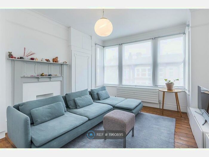 2 Bedroom Flat To Rent In Upper Floor, London, E10