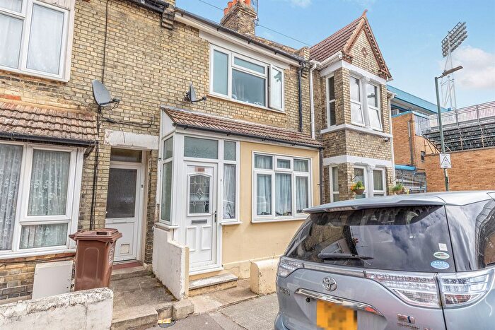 3 Bedroom Terraced House For Sale In Priestfield Road, Gillingham, ME7