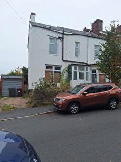 6 Bedroom Semi-Detached House For Sale In Hampton Road, Sheffield, S5