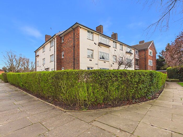 2 Bedroom Flat For Sale In Renfrew Road, Hounslow, TW4