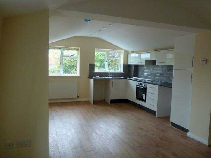 2 Bedroom Flat To Rent In High Street, Buxted, TN22