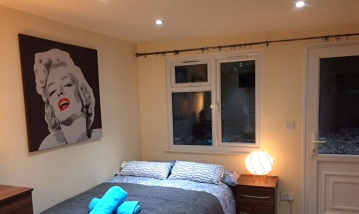 Studio To Rent In High Road, London, NW10